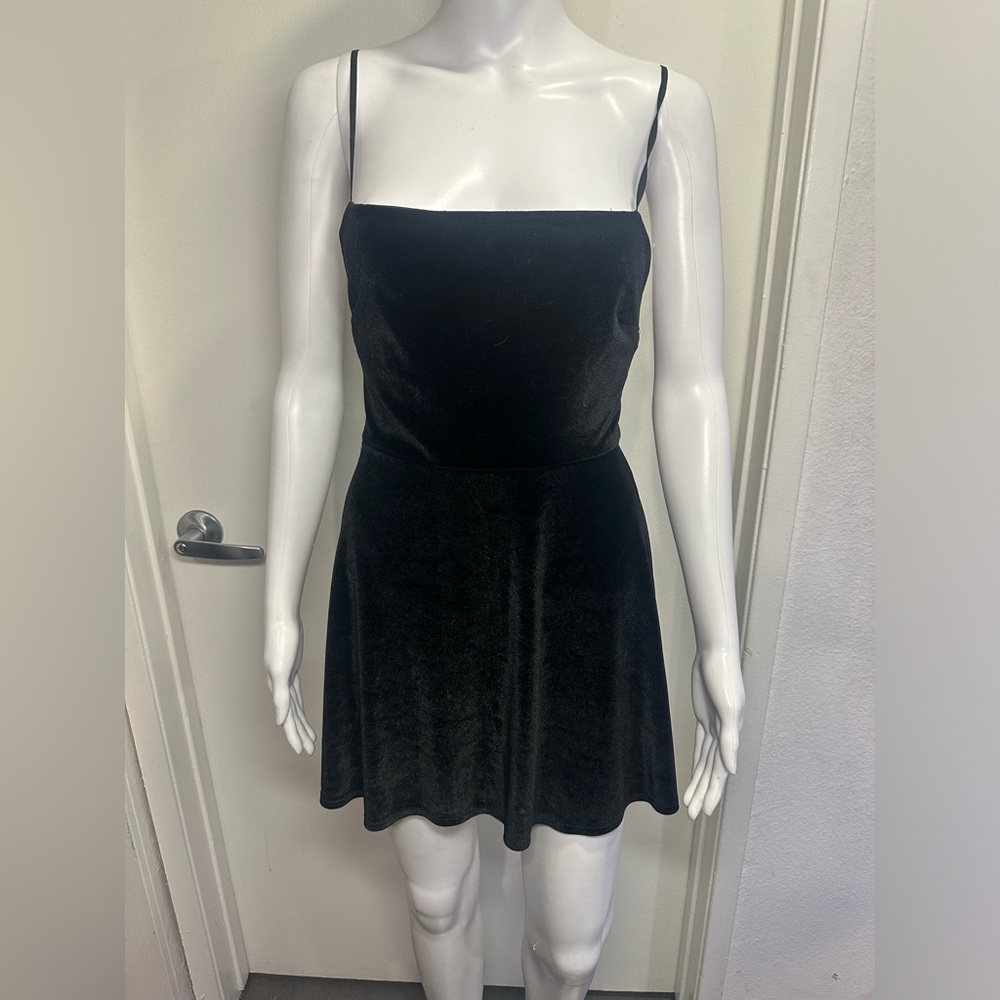 Black velvet basic mini dress with spaghetti straps